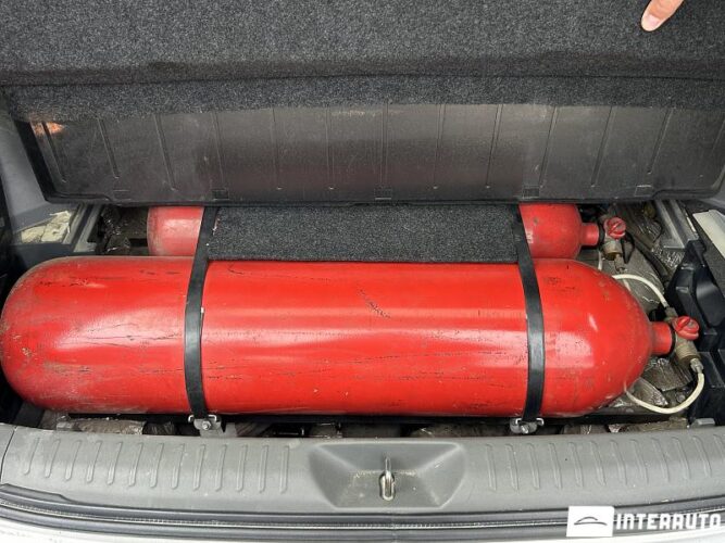 Toyota Prius Plus / V 49 interauto-car