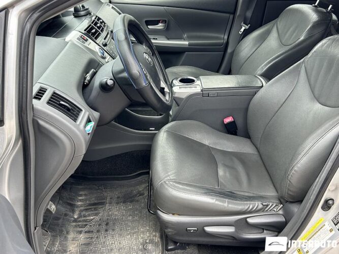 Toyota Prius Plus / V 38 interauto-car