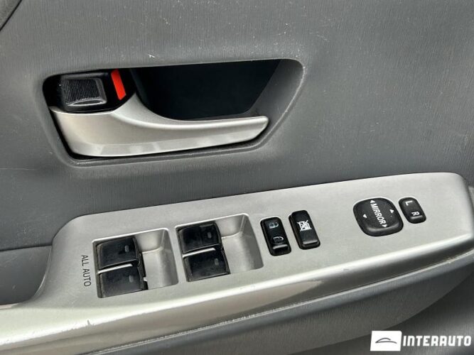 Toyota Prius Plus / V 37 interauto-car