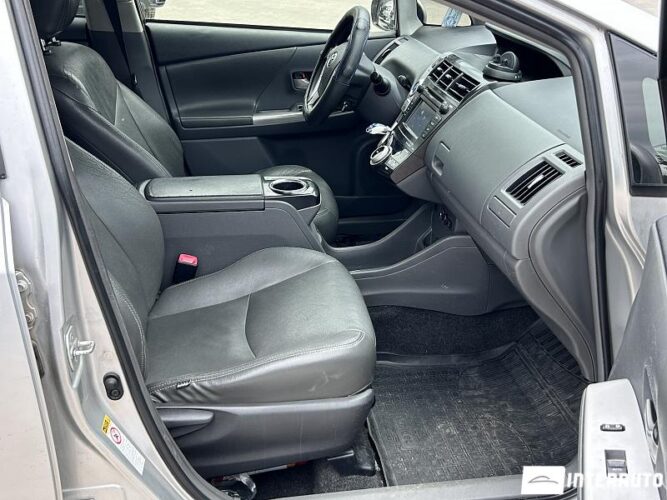Toyota Prius Plus / V 45 interauto-car