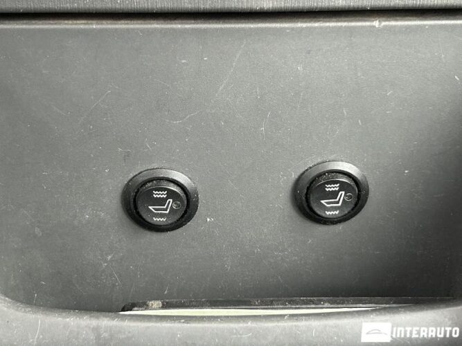 Toyota Prius Plus / V 44 interauto-car