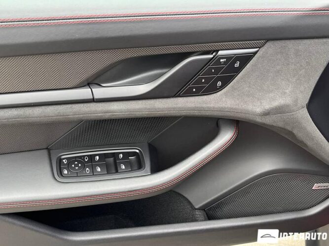 Porsche Taycan GTS 36 interauto-car