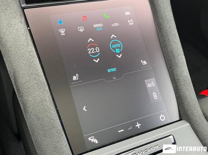 Porsche Taycan GTS 45 interauto-car