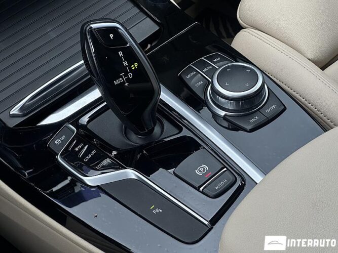 BMW X3 3.0i 46 interauto-car