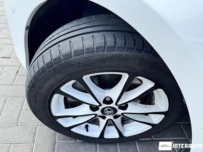 Toyota Auris 46 interauto-car