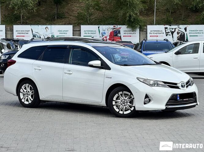 Toyota Auris 31 interauto-car