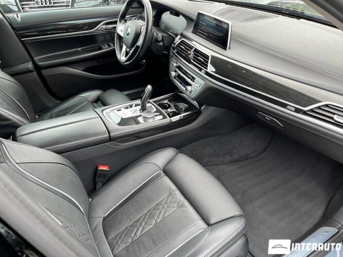 BMW 745e Plug-in hybrid 38 interauto-car
