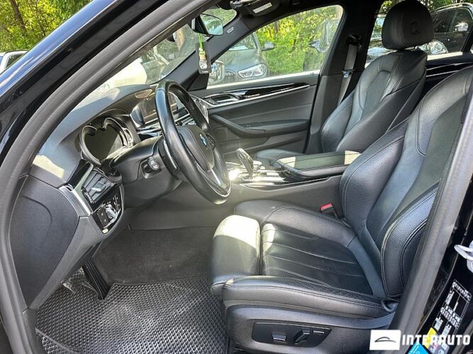 BMW 530e 38 interauto-car