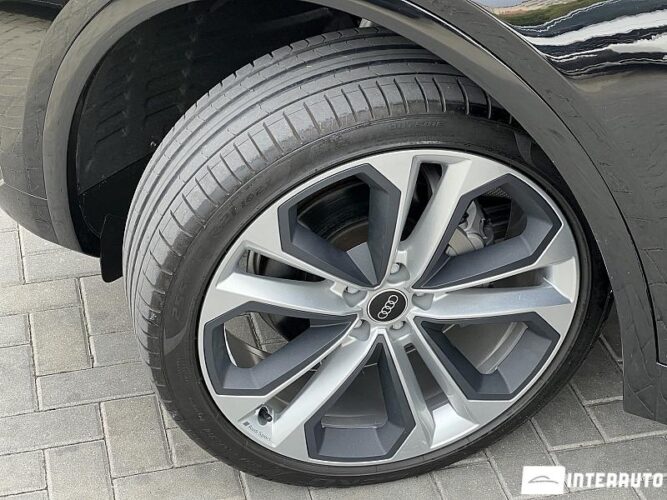 Audi Q5 Sportback 56 interauto-car