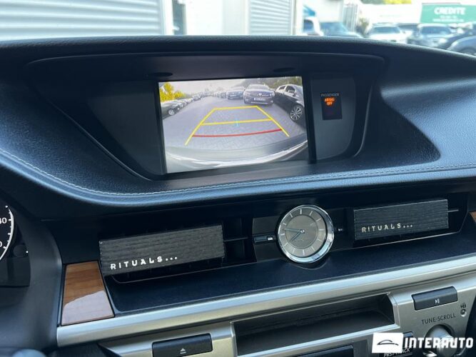 Lexus ES 300h 42 interauto-car