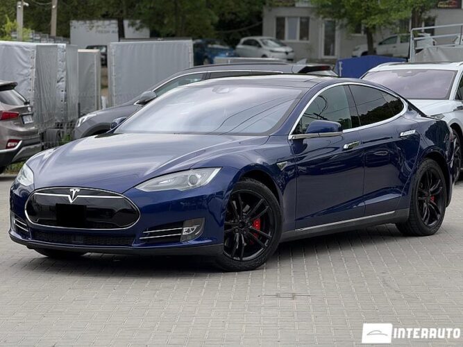 Tesla Model S 32 interauto-car