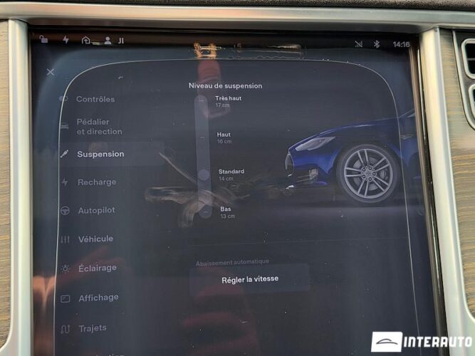 Tesla Model S 46 interauto-car