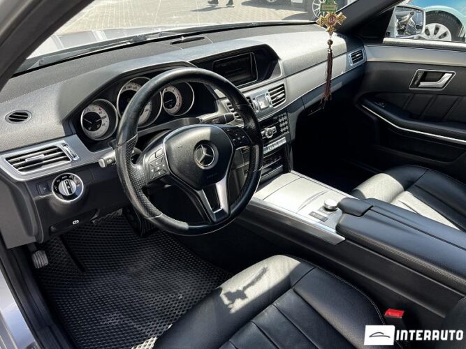 Mercedes E 220 33 interauto-car