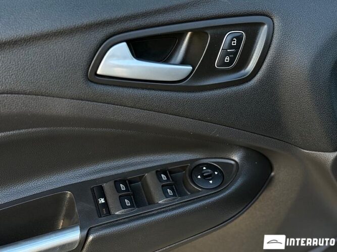 Ford Escape 36 interauto-car