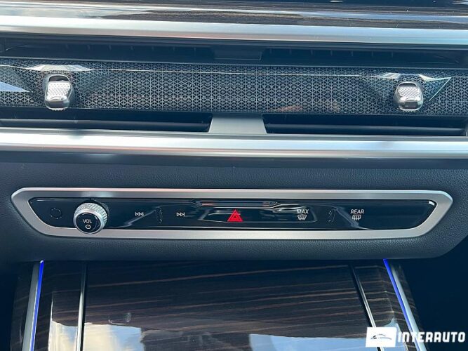 BMW X7 4.0i 50 interauto-car