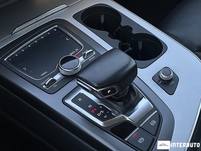 Audi Q7 45 interauto-car