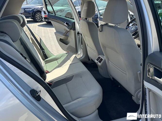 Volkswagen Golf 43 interauto-car