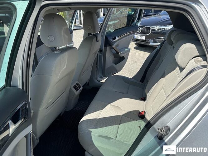 Volkswagen Golf 42 interauto-car