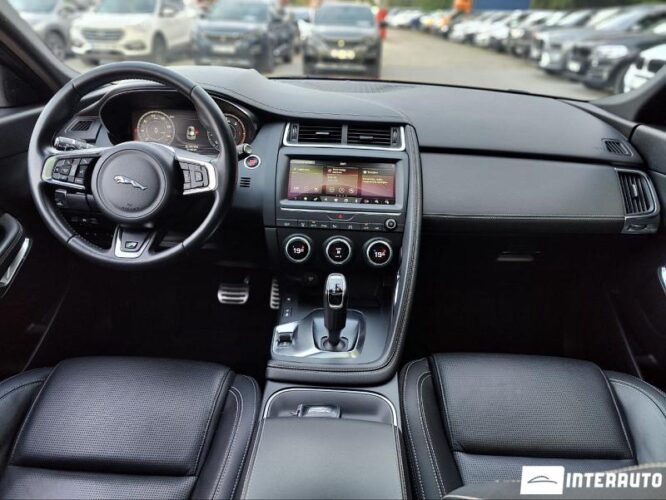Jaguar E-Pace 37 interauto-car