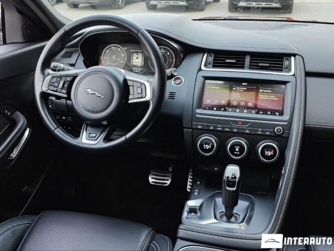Jaguar E-Pace 41 interauto-car