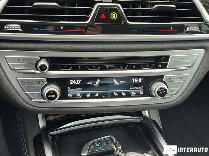 BMW 745e Plug-in hybrid 47 interauto-car