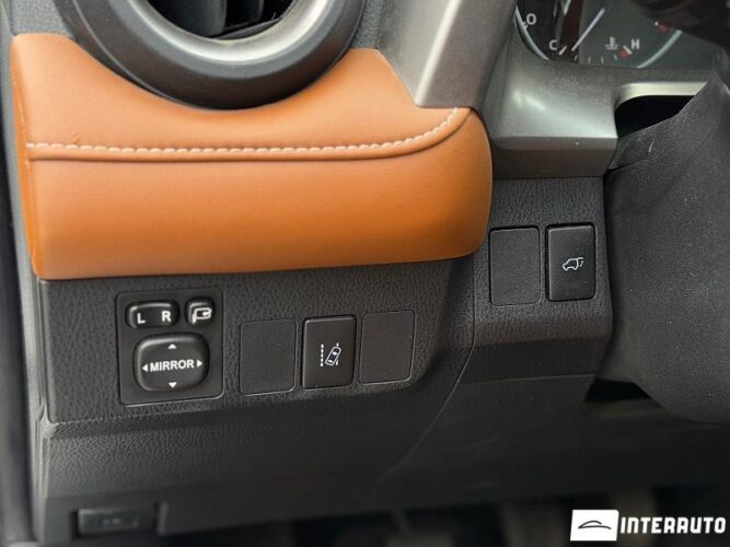 Toyota Rav-4 43 interauto-car