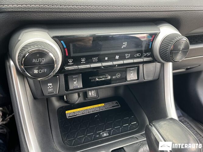 Toyota Rav-4 35 interauto-car