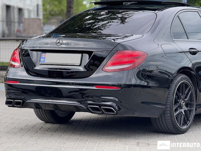 Mercedes E 220 38 interauto-car