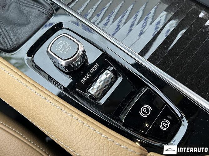 Volvo XC 90 48 interauto-car