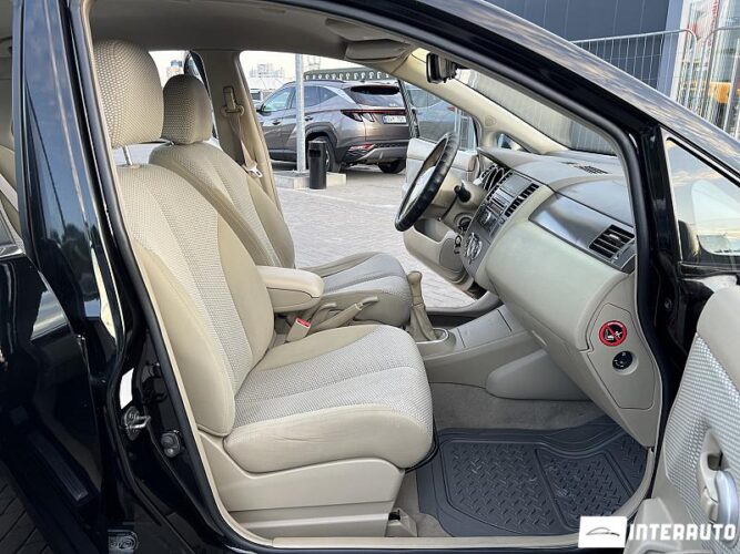 Nissan Tiida 40 interauto-car