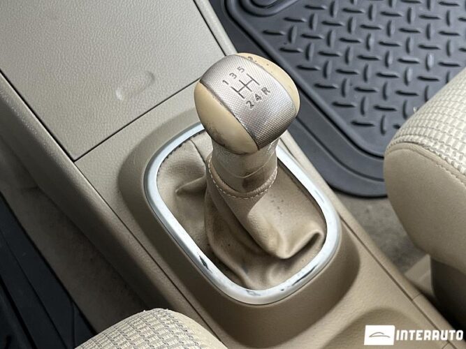 Nissan Tiida 37 interauto-car