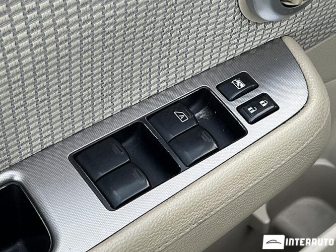 Nissan Tiida 42 interauto-car