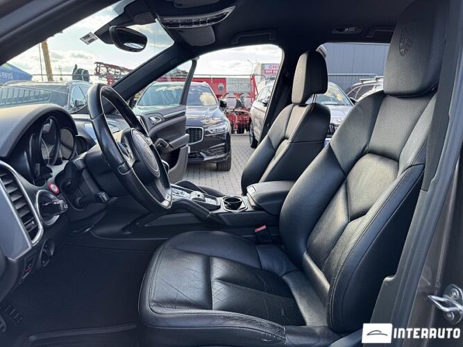 Porsche Cayenne 38 interauto-car