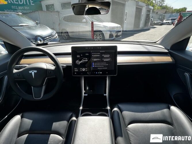 Tesla Model 3 35 interauto-car
