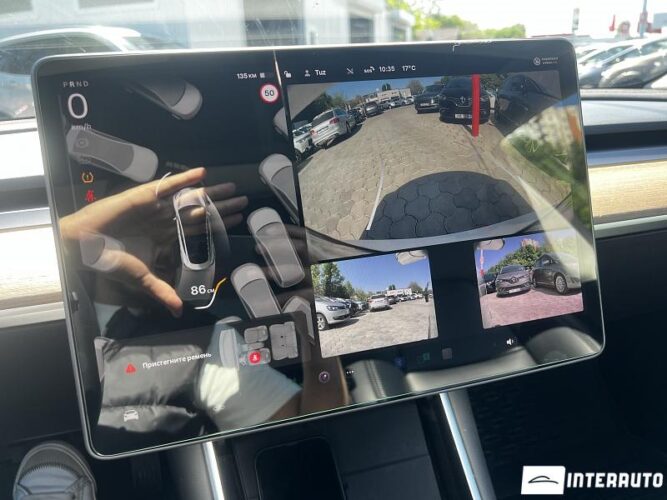 Tesla Model 3 36 interauto-car