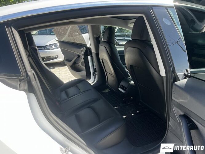 Tesla Model 3 41 interauto-car