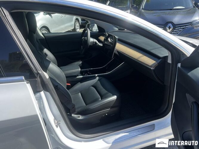 Tesla Model 3 32 interauto-car