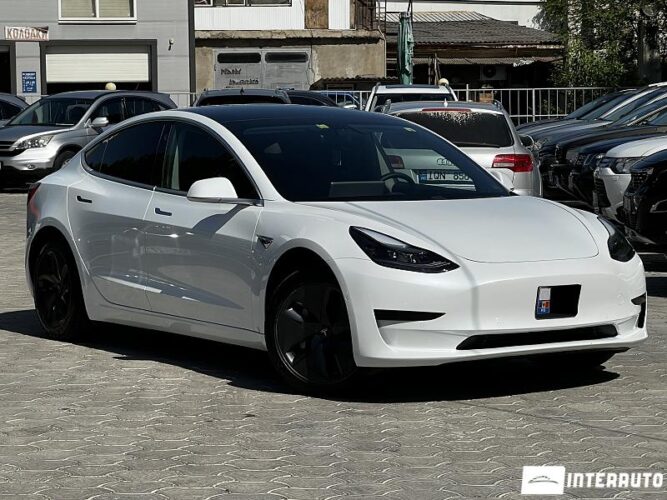 Tesla Model 3 31 interauto-car