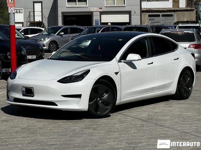 Tesla Model 3 28 interauto-car