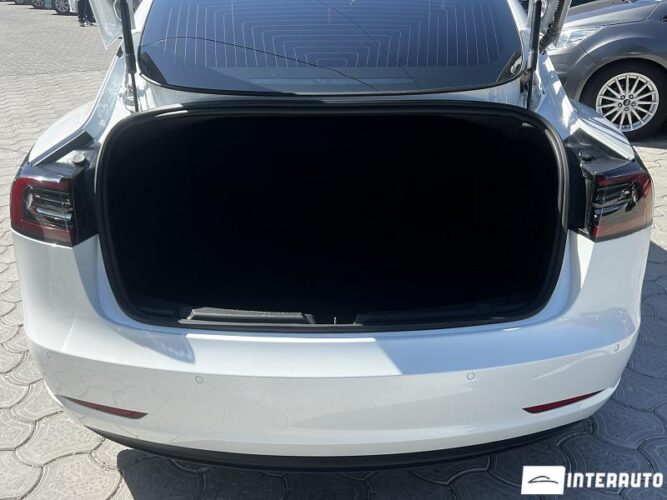 Tesla Model 3 43 interauto-car