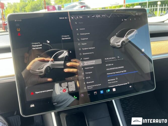 Tesla Model 3 37 interauto-car