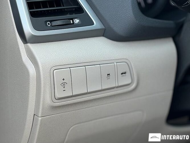 Hyundai Tucson 42 interauto-car