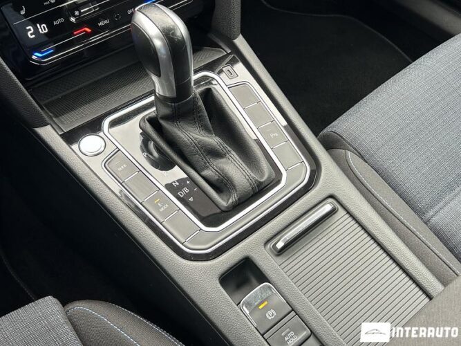 Volkswagen Passat GTE 42 interauto-car