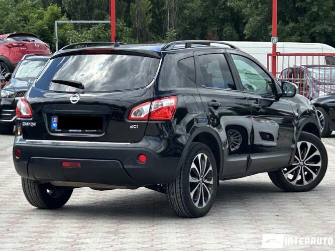Nissan Qashqai 32 interauto-car