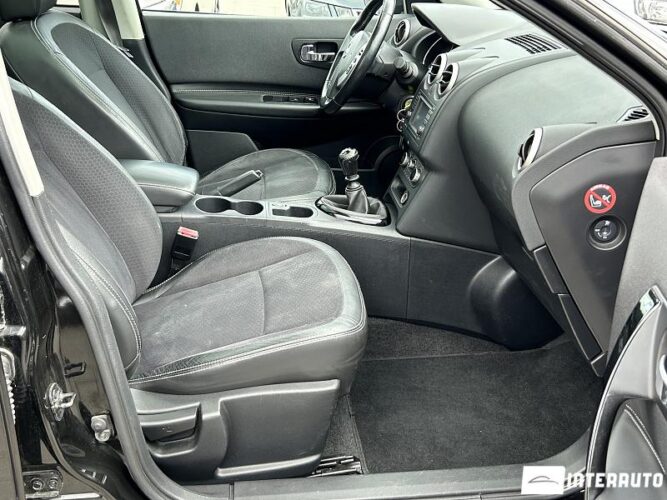 Nissan Qashqai 44 interauto-car