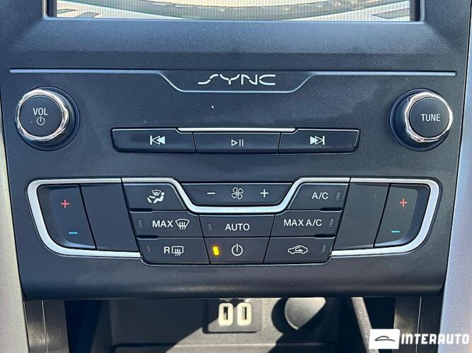 Ford Fusion 41 interauto-car