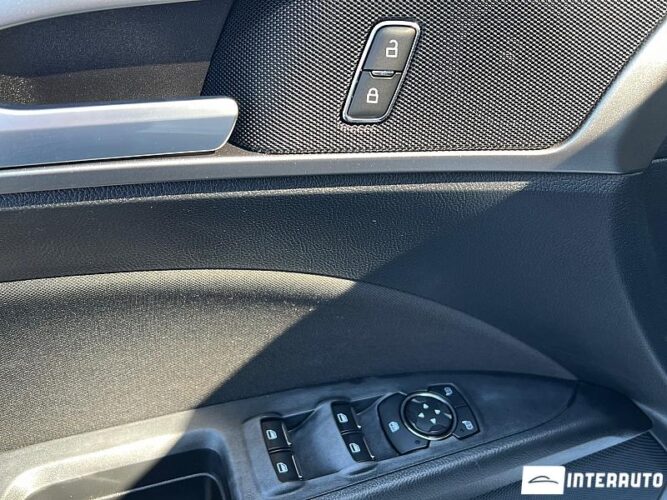 Ford Fusion 34 interauto-car