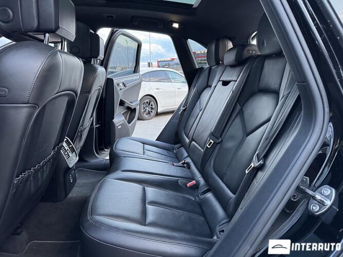 Porsche Macan 50 interauto-car