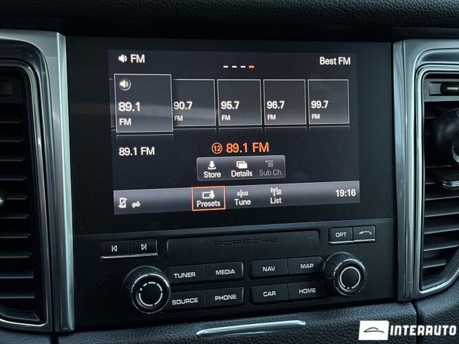 Porsche Macan 46 interauto-car