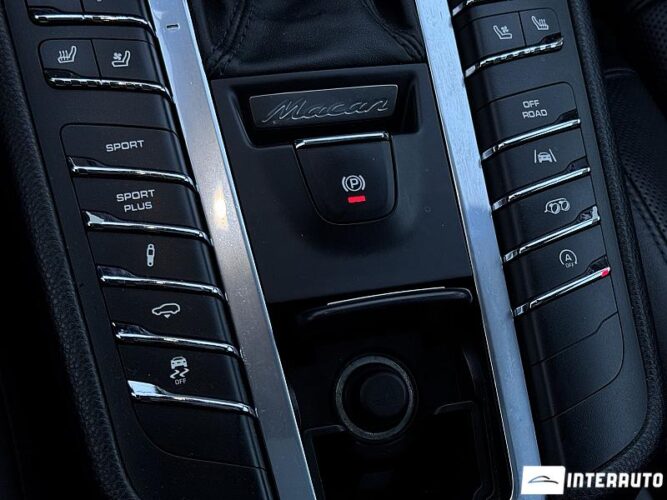 Porsche Macan 49 interauto-car
